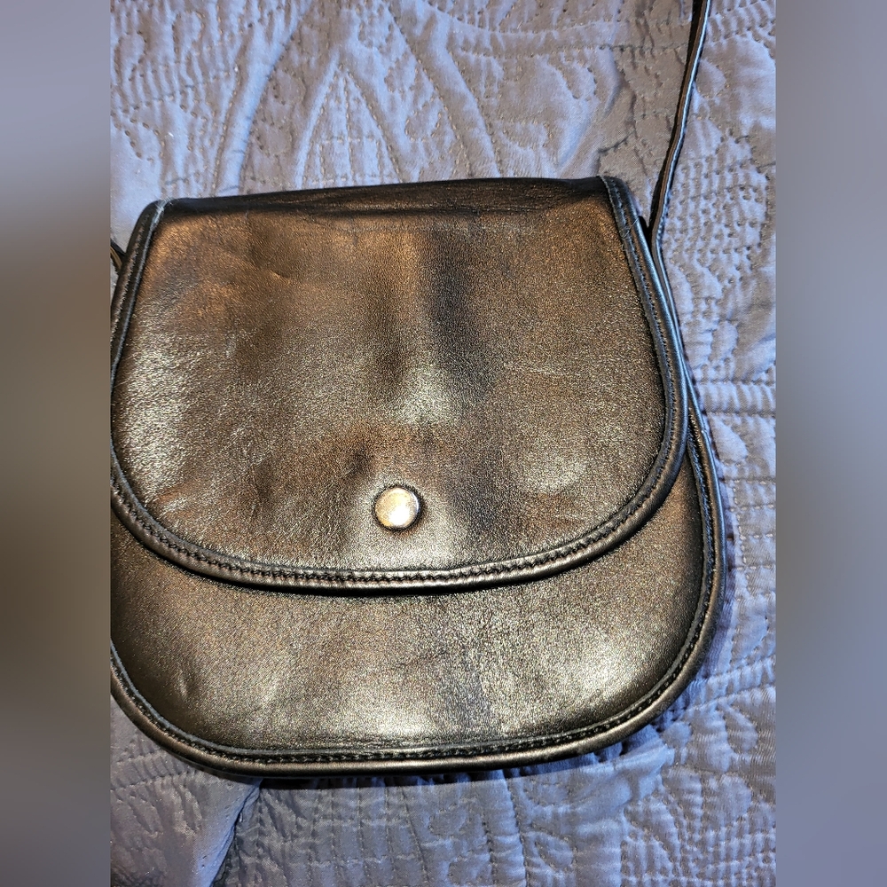 Emma & Sophia Women's Black Leather Crossbody Bag - Timeless Everyday Style